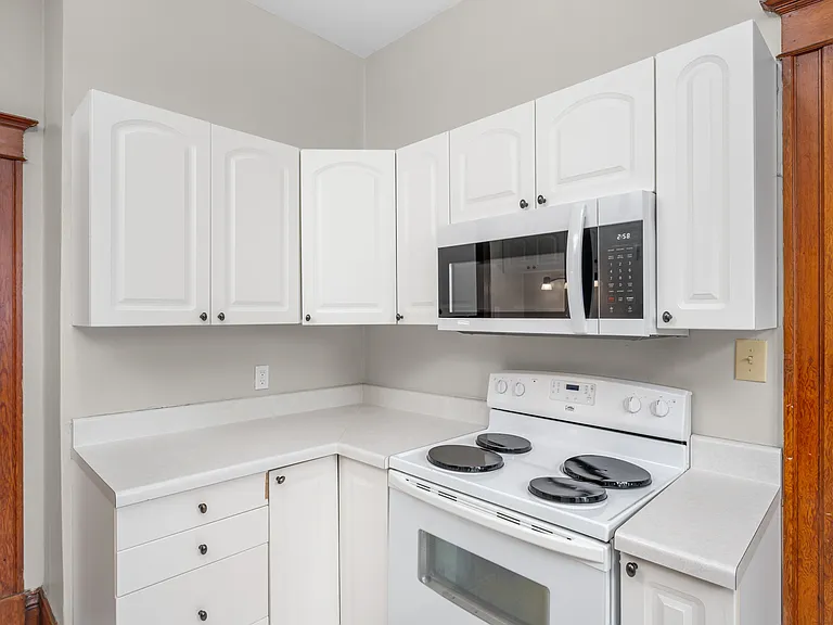 526 Reeves Dr — Photo 9