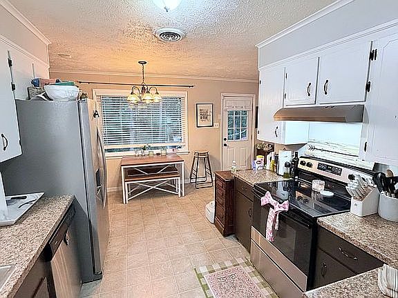 5th image of 407 Elmwood St