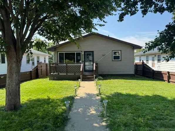 1337 20th Ave SW, Cedar Rapids, IA 52404