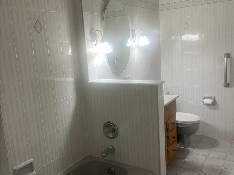 10933 Francis Lewis Blvd — Photo 10
