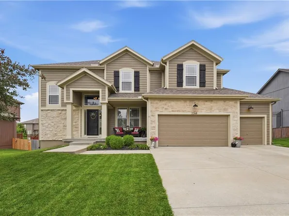 2268 W Concord Dr, Olathe, KS 66061