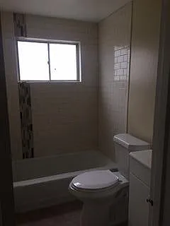 738 Myrtle St NE #7 — Photo 3