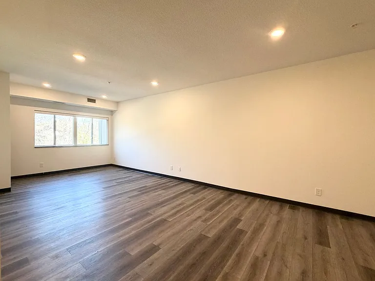 The Eastview — Photo 16