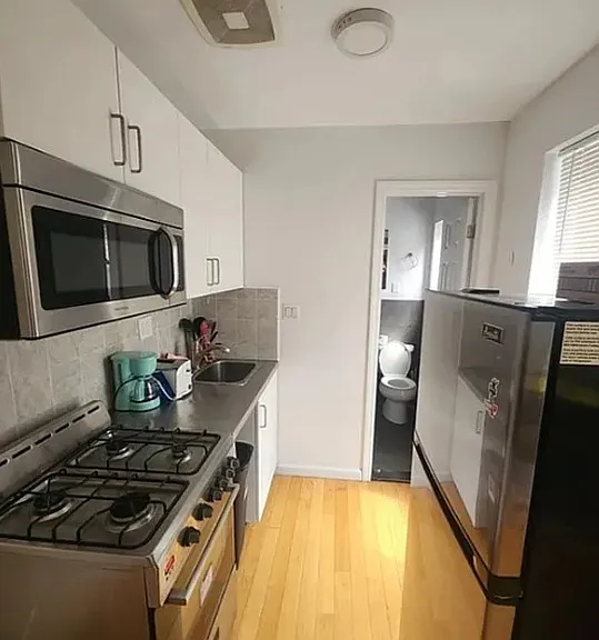 534 W 50th St #5C — Photo 3