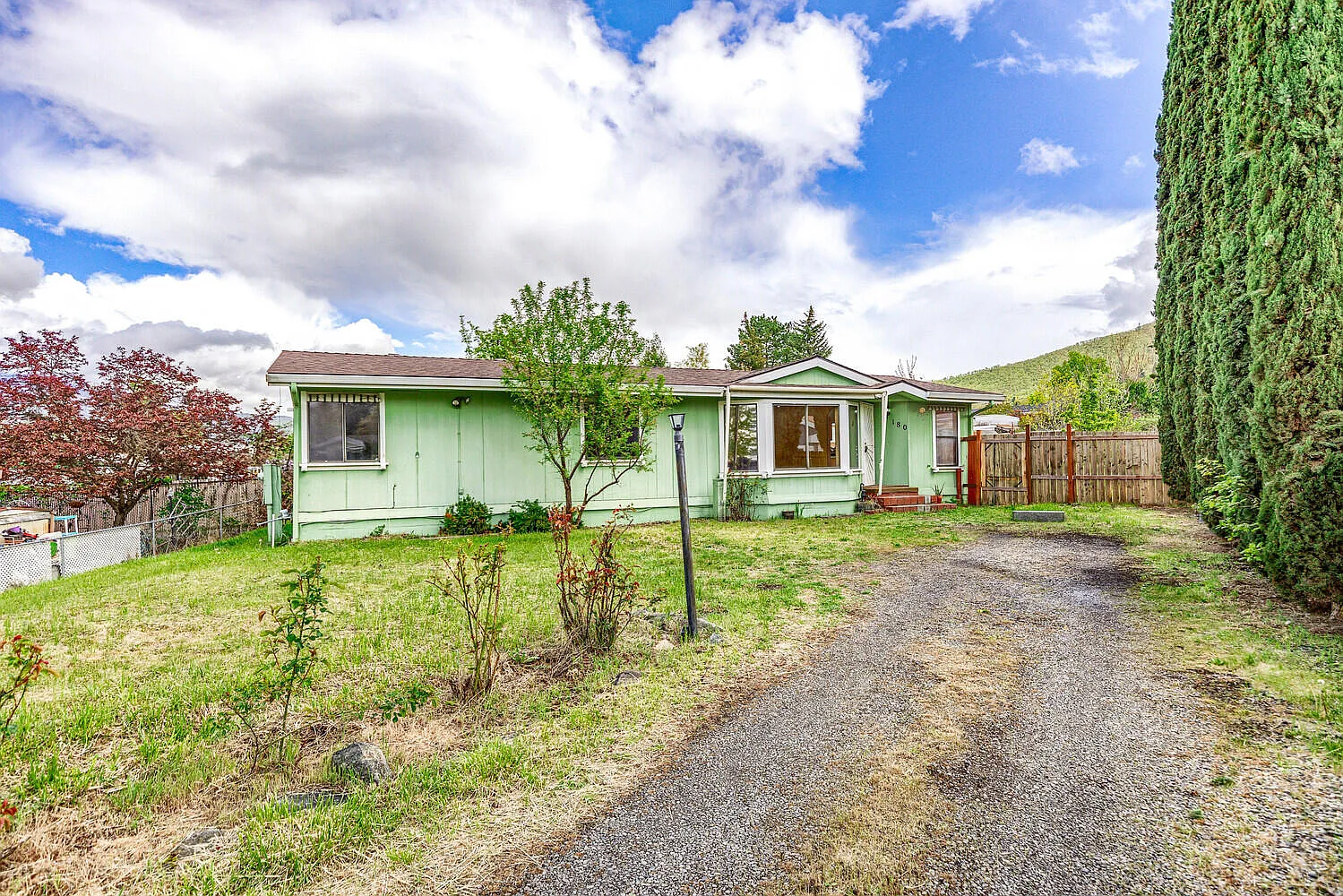 180 Taylor Ave photo 1
