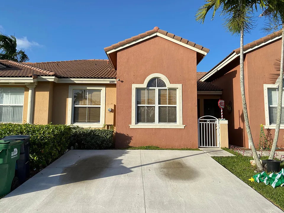 10985 SW 239th Ter