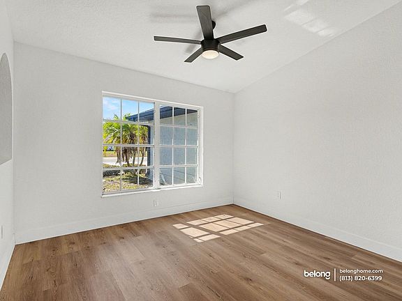 5th image of 527 Rotonda Cir