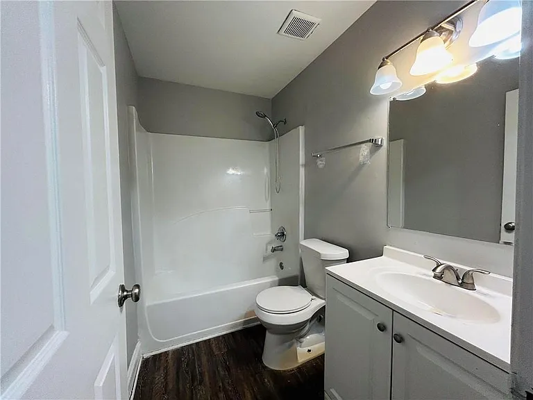 2035 Lois Pl NW #B — Photo 12