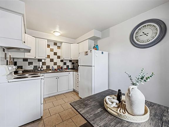 4th image of 205 Fane St #7A