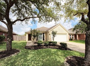 11917 Fountain Brook Dr, Pearland, TX 77584