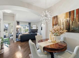 881 NE 15th Ave SW #404, Calgary, AB T2R1R8