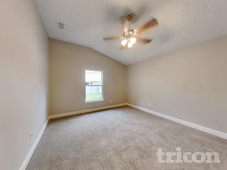 1105 Maple Ln — Photo 7