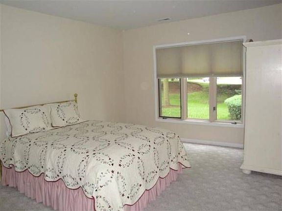 5th image of 1209 Emerson Ln