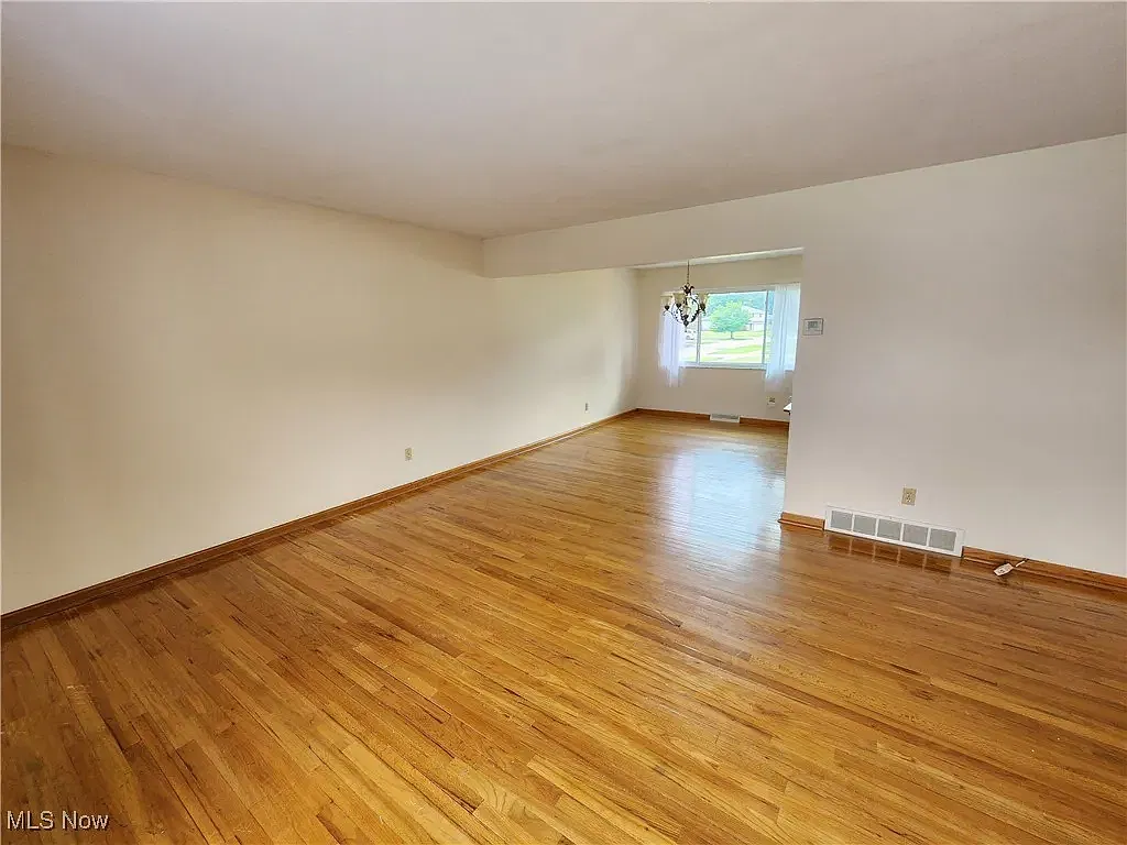 4 bed, 2.5 bath, 1943 sqft, $2,500 — Photo 3