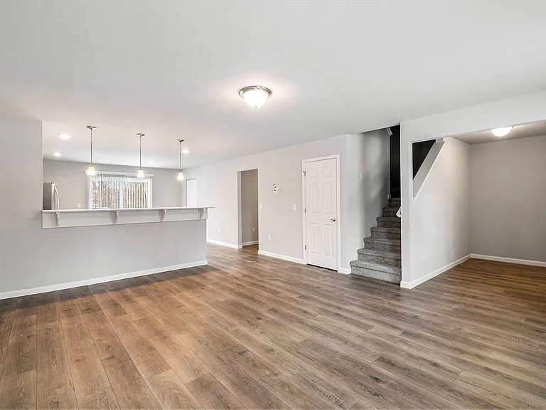 120 Iris Ct — Photo 6