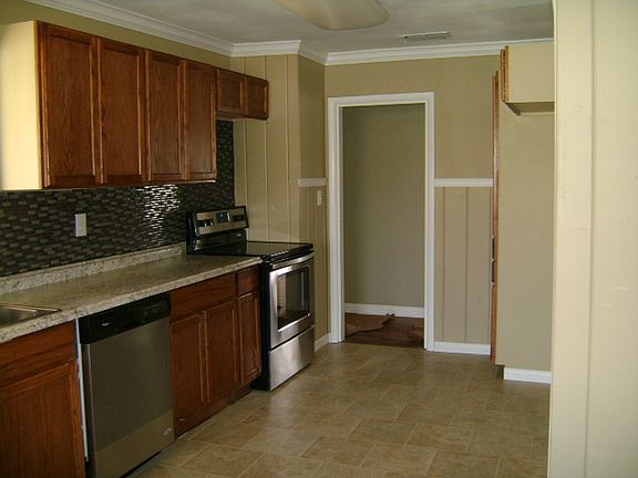 3rd image of 506 W Oak St