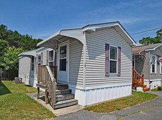 1044 Phillips Rd TRLR 16, New Bedford, MA 02745