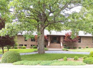 8422 Oakmont Dr, Nixa, MO 65714
