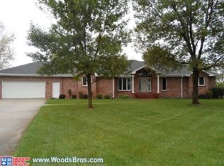 202 Lakeside Dr, Grand Island, NE 68801