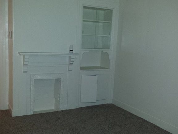 4th image of 1133 Mendell St