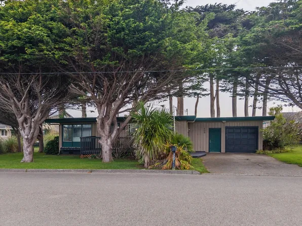 535 Harrison Ave SW, Bandon, OR 97411