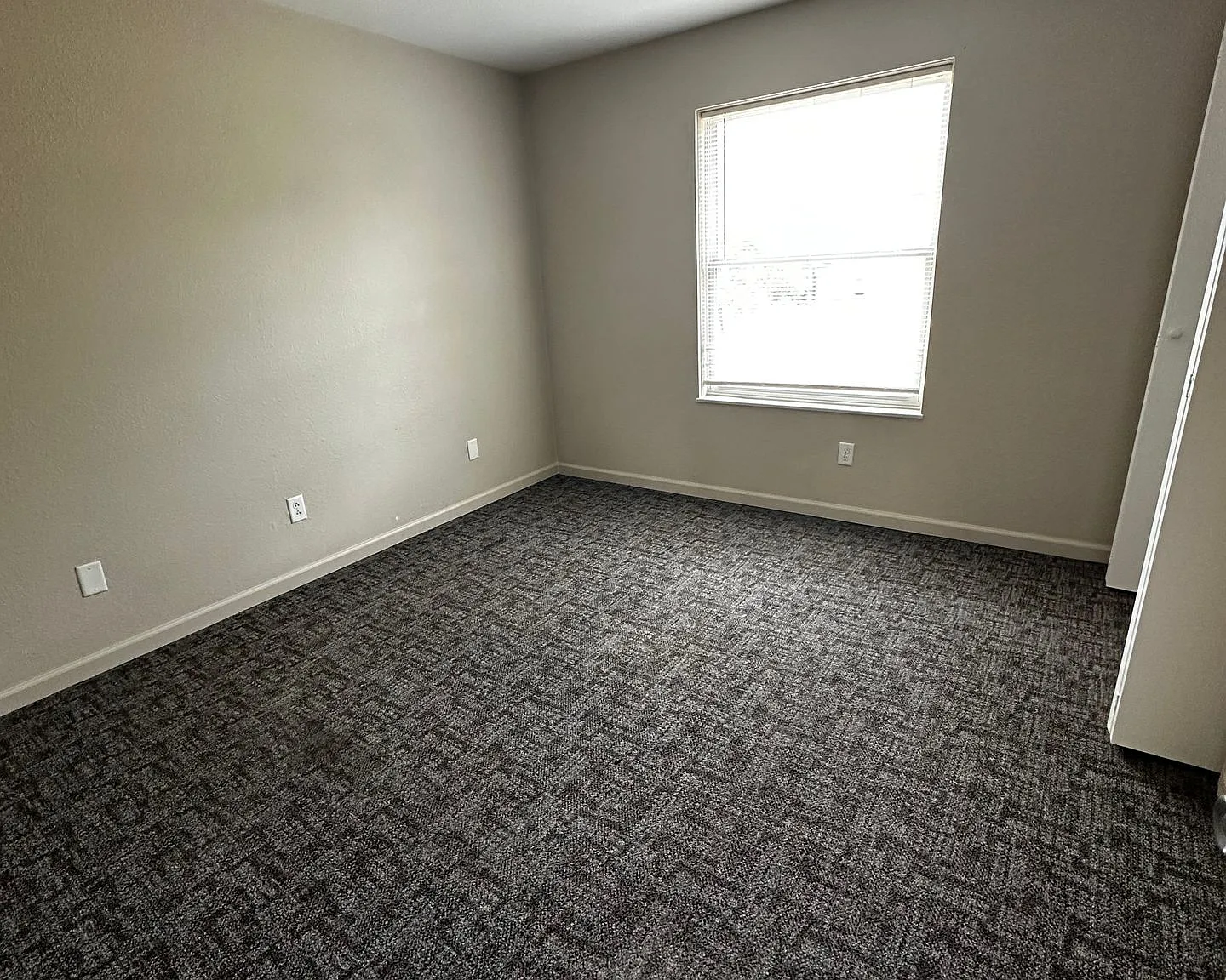 Collier Apts I — Photo 2