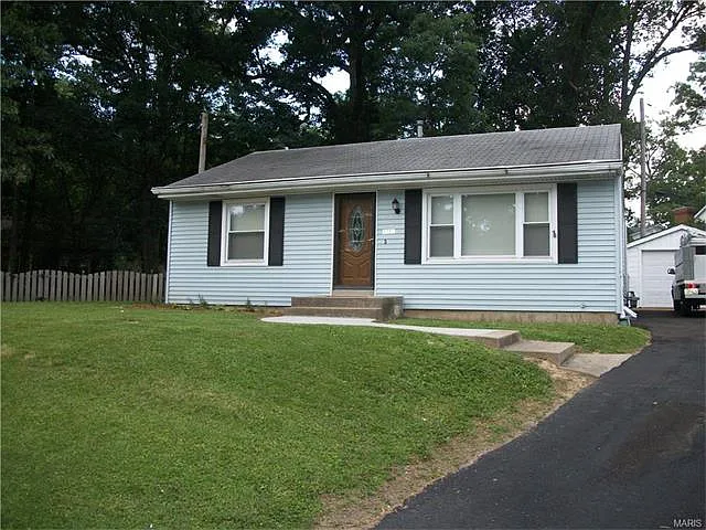 4353 S Lindbergh Blvd photo 1