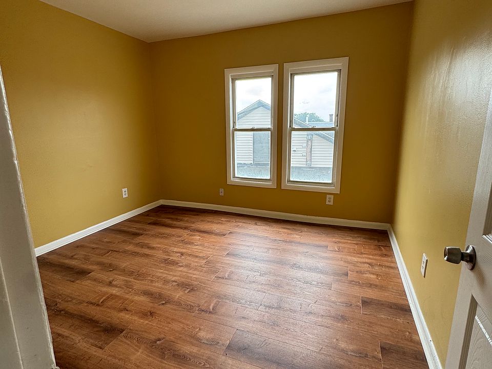 2nd image of 701 S Main St #33