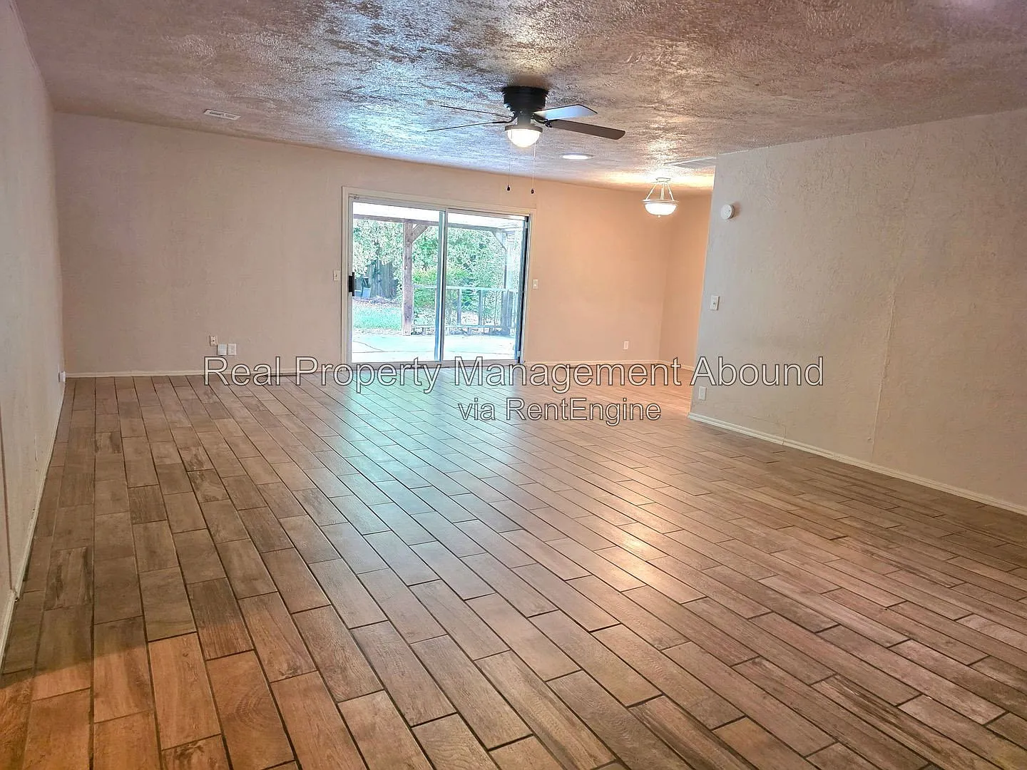 3 bed, 2.0 bath, 1500 sqft, $1,500 — Photo 2