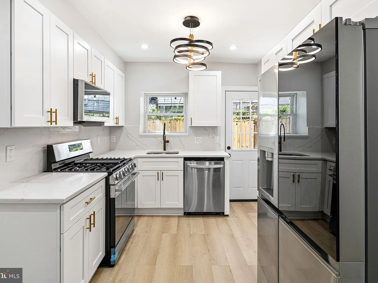 2 bed, 2.5 bath, 1016 sqft, $2,100 — Photo 1