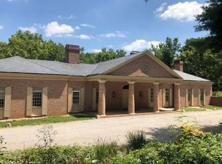 4660 Drake Rd, Cincinnati, OH 45243