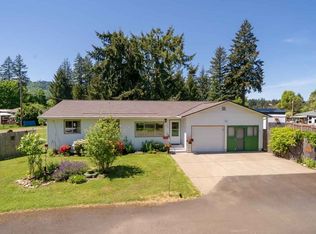 573 7th St, Lyons, OR 97358