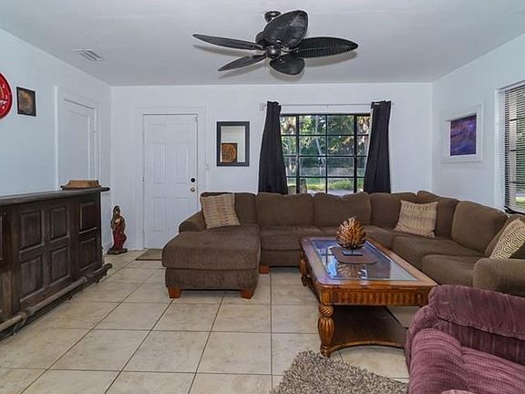 3rd image of 1218 2nd Ave E