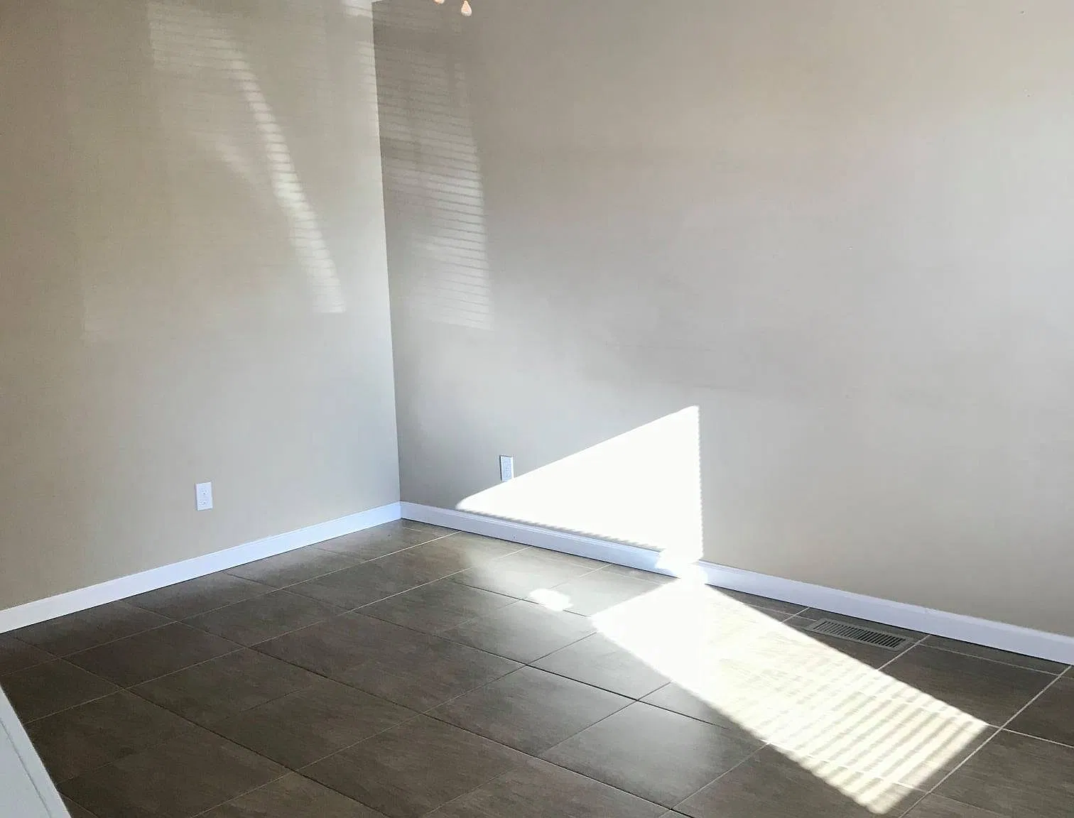 2 bed, 1.5 bath, 900 sqft, $950 — Photo 4