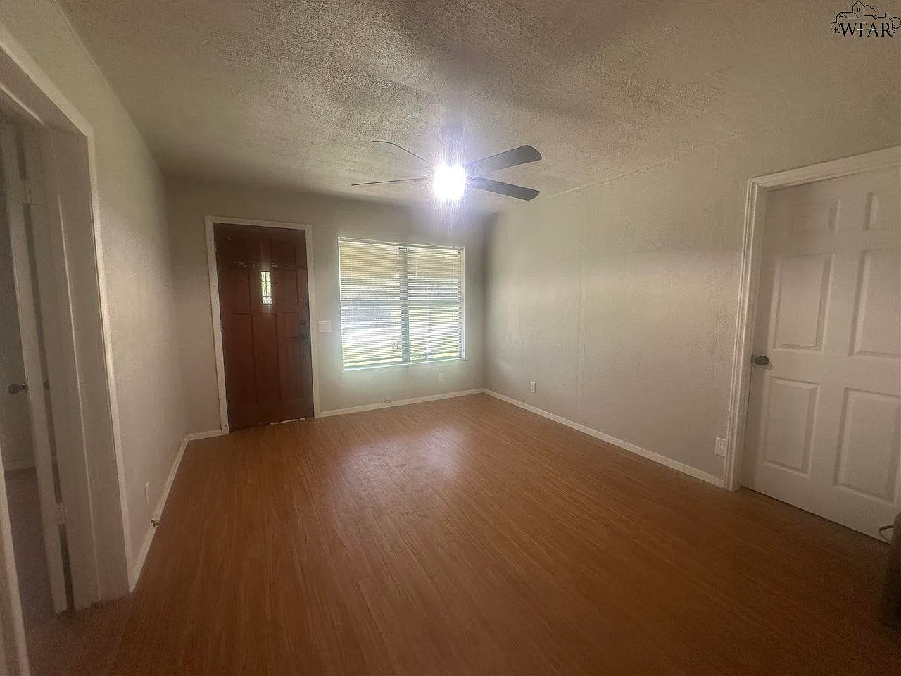 3 bed, 1.0 bath, 862 sqft, $975 — Photo 2
