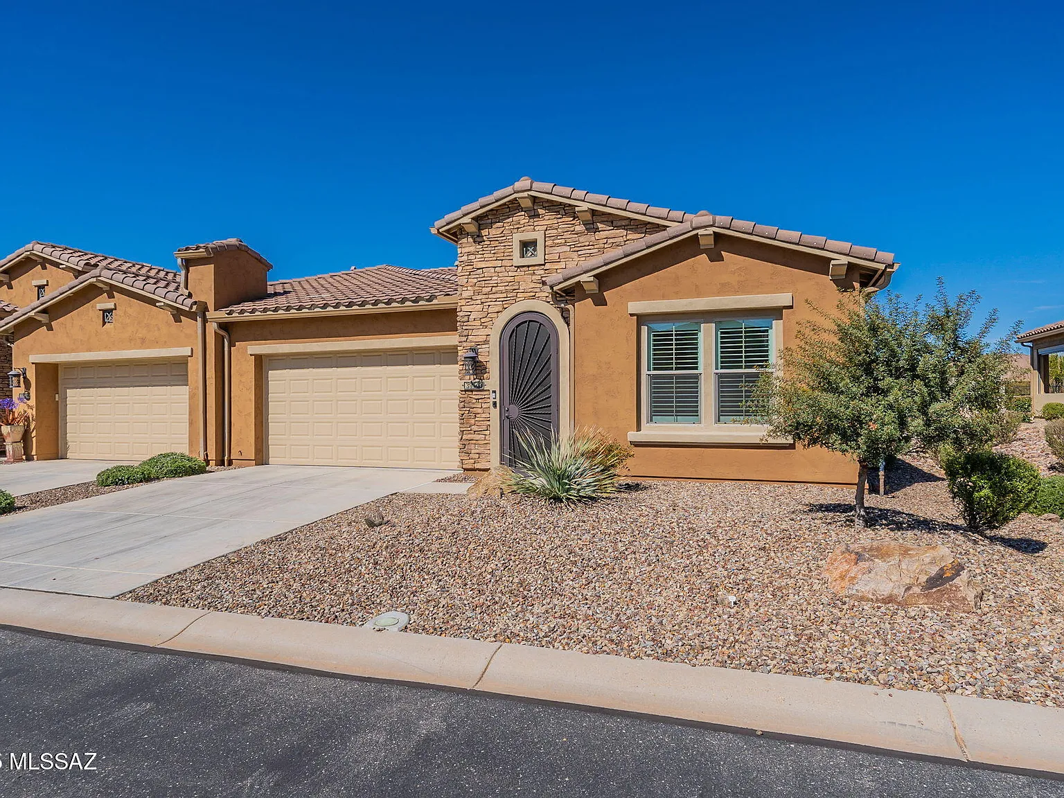 2 bed, 1.5 bath, 1638 sqft, $2,700 — Photo 1