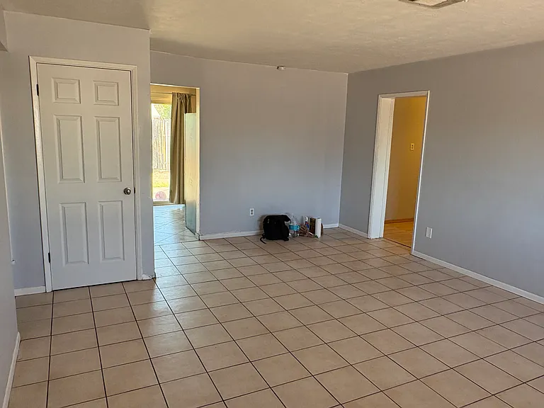 1208 W Laird St — Photo 4