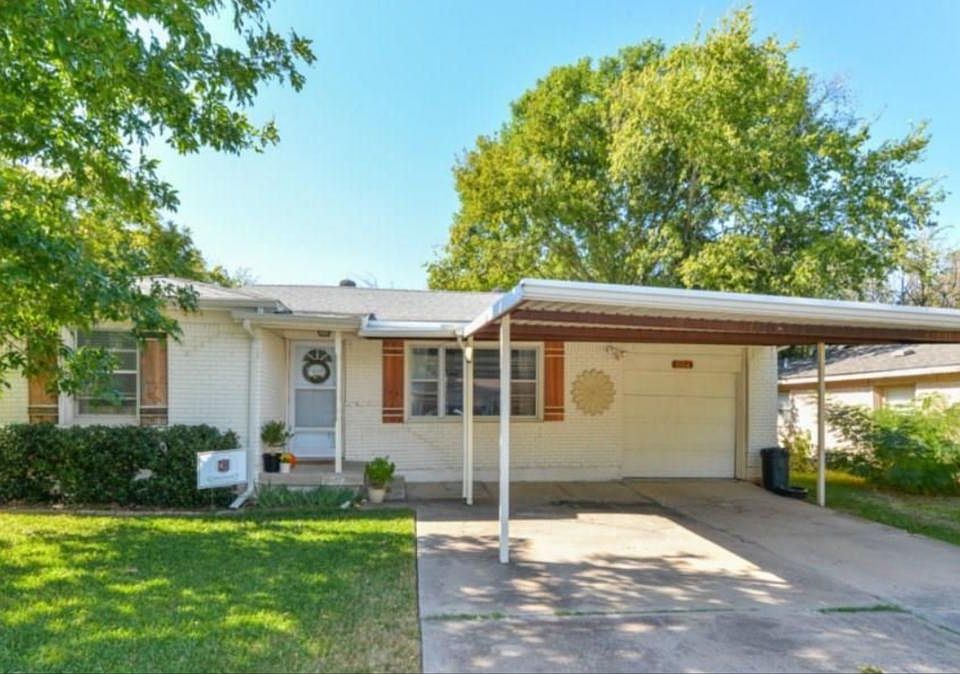 1st image of 864 Ala Dr