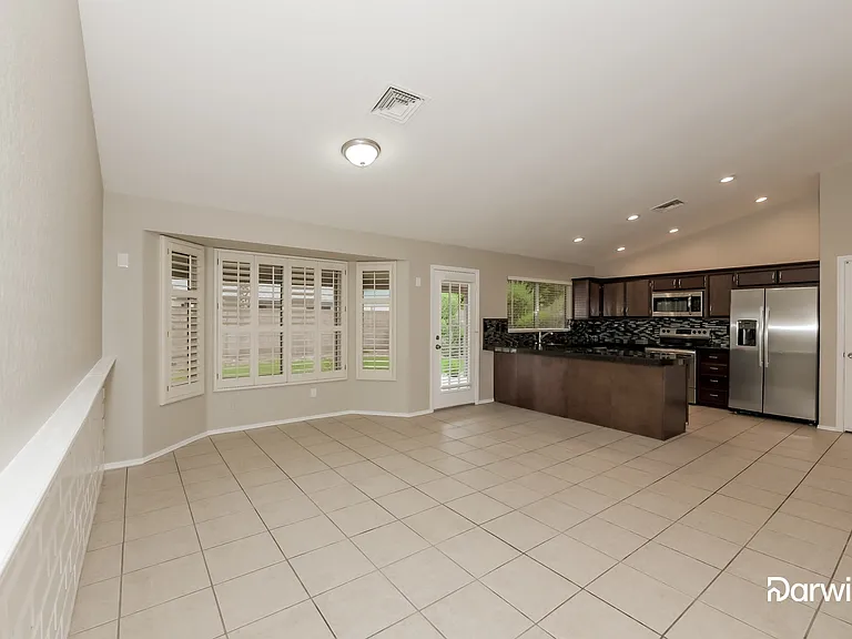 5923 W Garden Dr — Photo 3