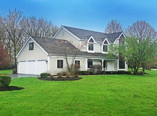 4 Fox Hunt Ct, Hawthorn Woods, IL 60047