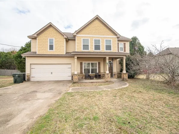 19 Churchhill Dr, Fort Mitchell, AL 36856