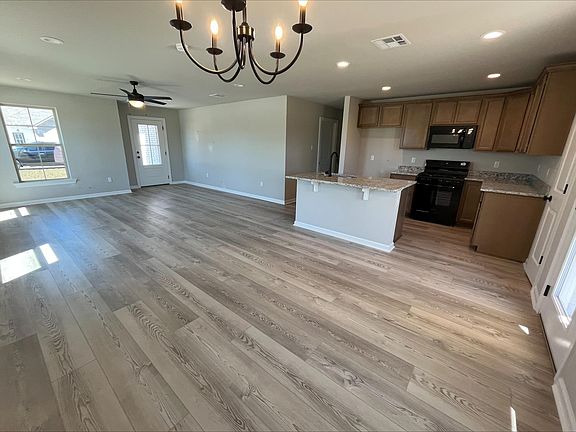 3rd image of 303 Jacey Dr