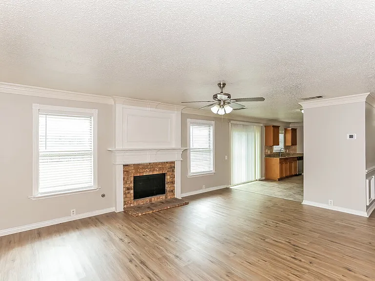 7027 Glenshire Dr — Photo 9