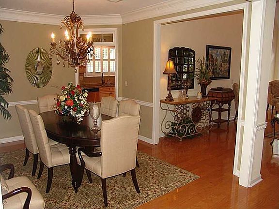 3rd image of 557 Lombard St