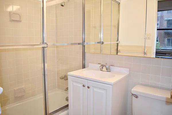 Rented by Manhattan Connection | media 14