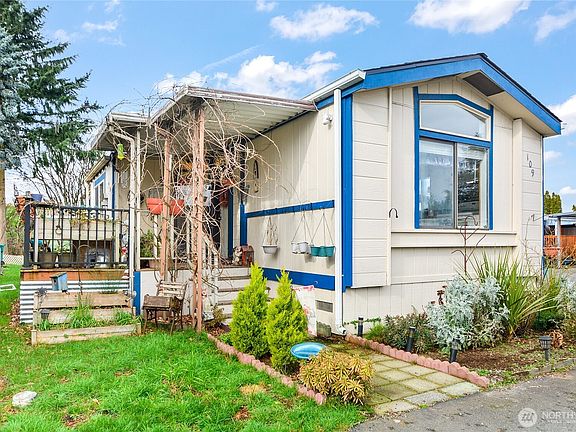 2nd image of 16600 25th Avenue NE #109