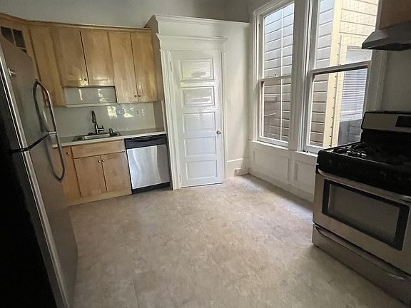 2nd image of 1821 Oak St #A