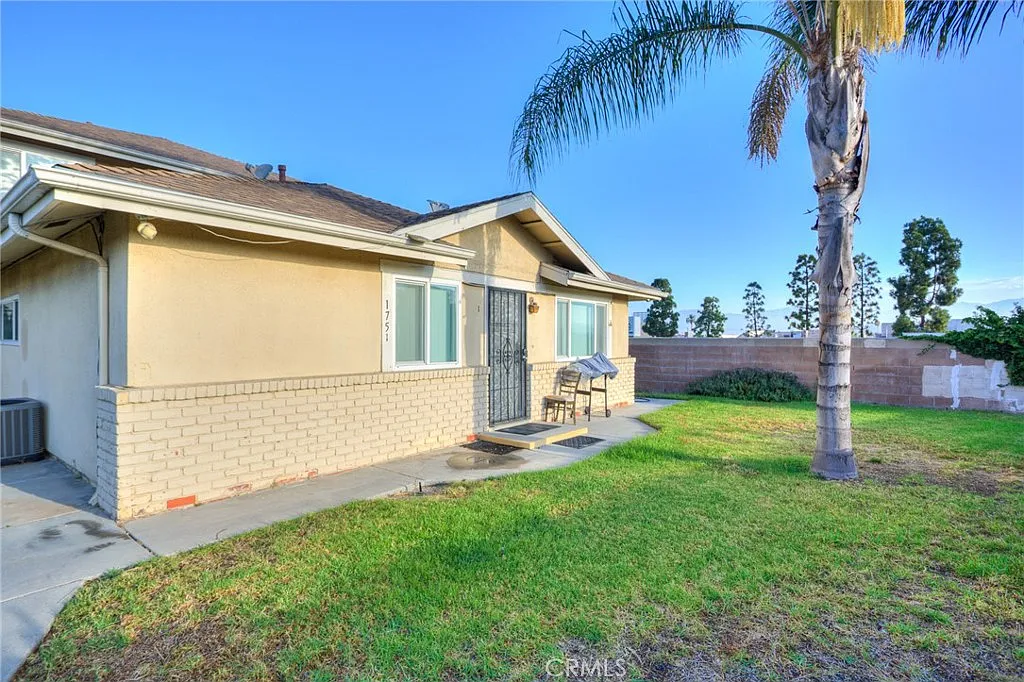 2 bed, 758 sqft, $2,400 — Photo 3