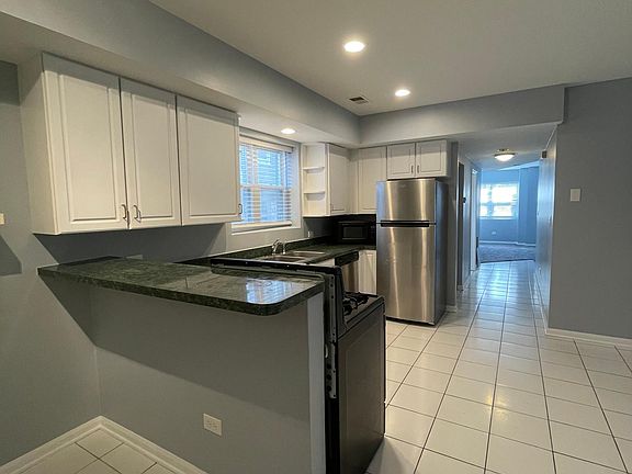 3rd image of 2328 N Rockwell St #G