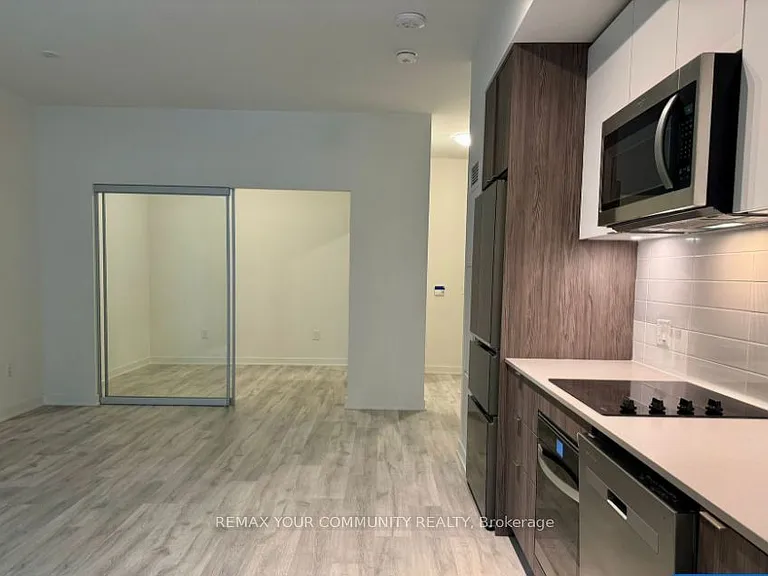 60 Princess St #102 — Photo 4